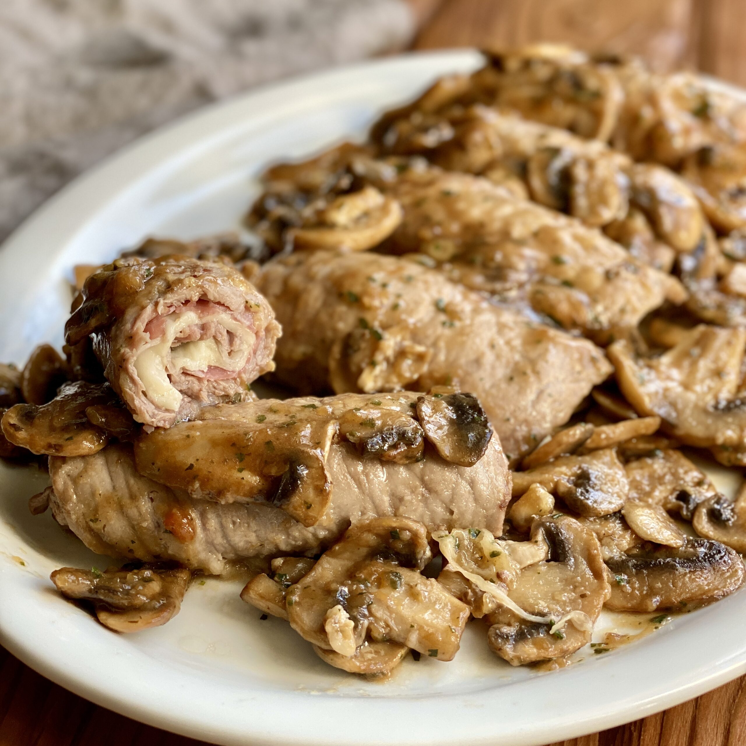 Involtini di vitello funghi speck e provola 
